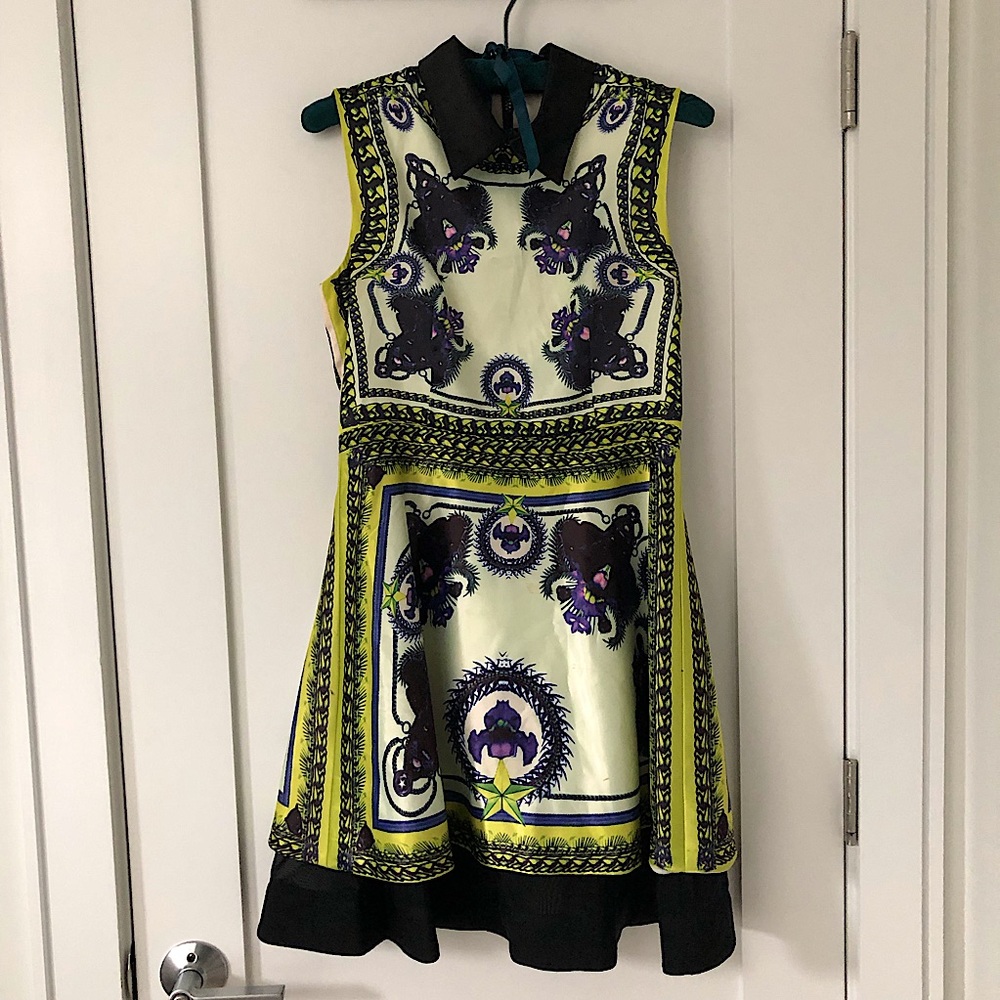 Print dress with collar - Unique find!
